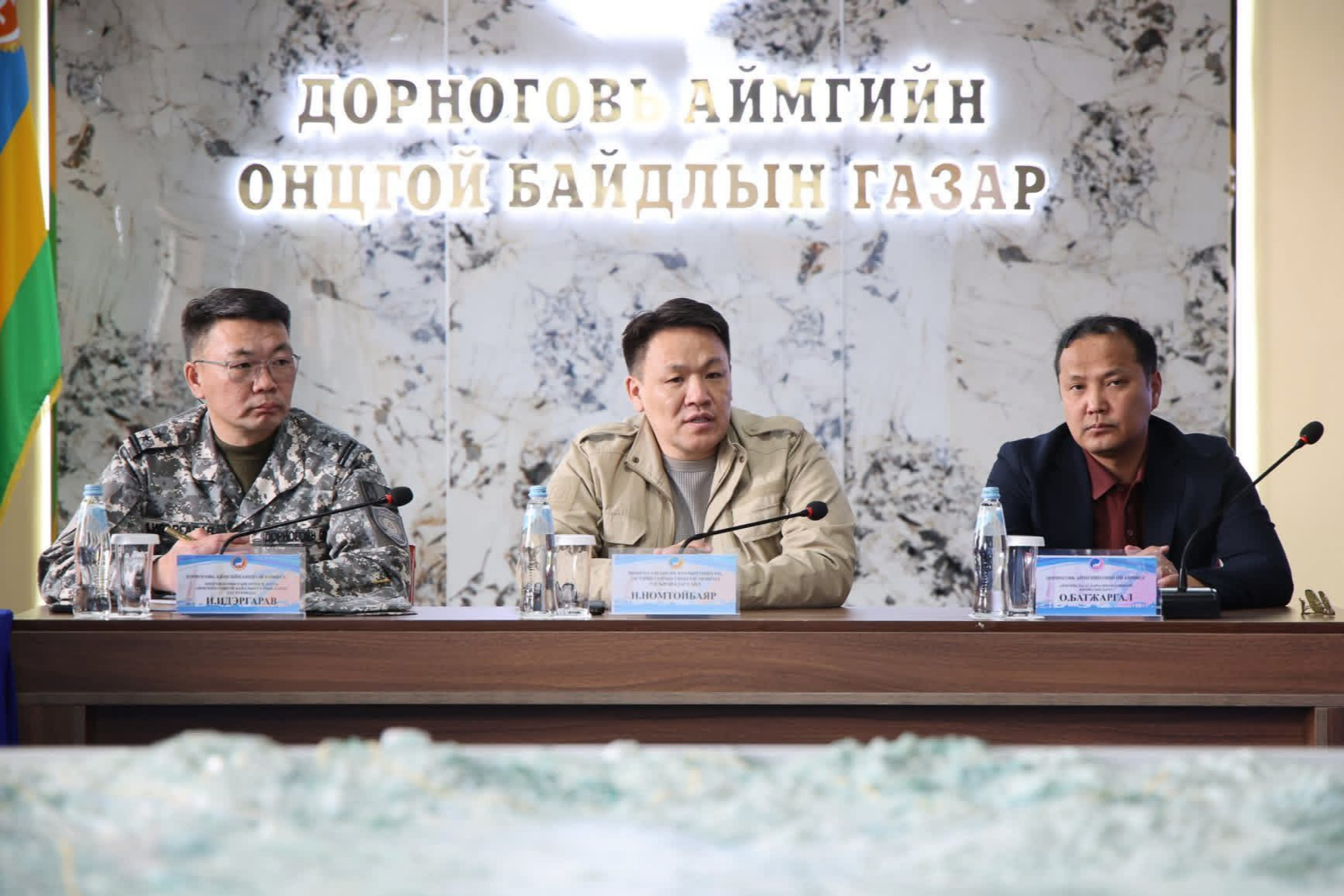 Алба хаагчидтай санал солилцож, үйл ажиллагаатай танилцлаа
